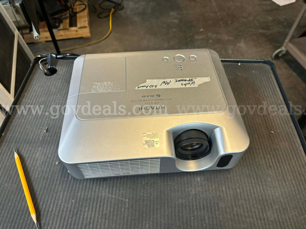 Hitachi CP-X251 LCD Projector