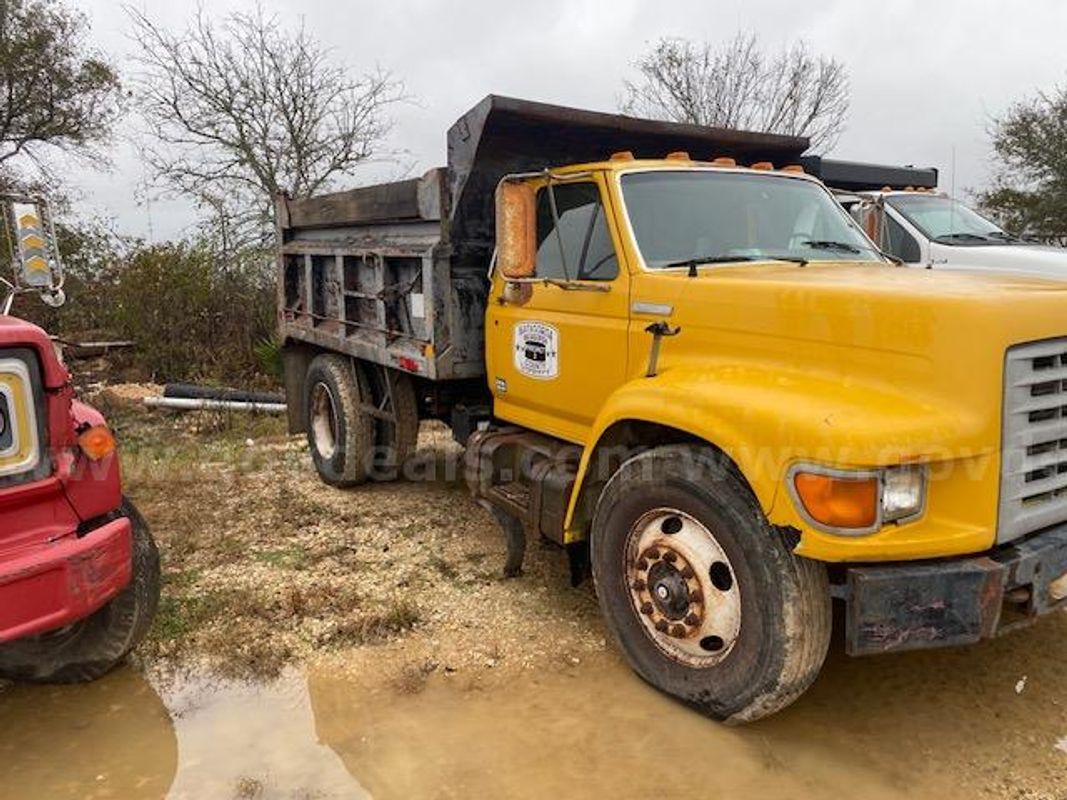 1995 Ford F800