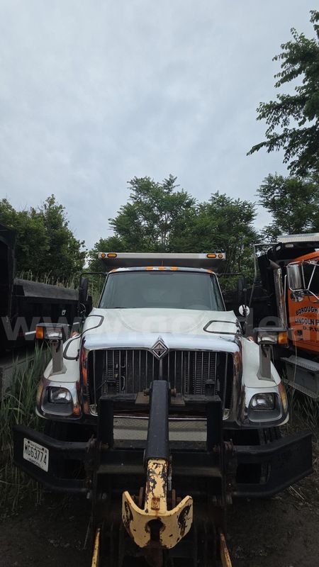 2005 International 7400