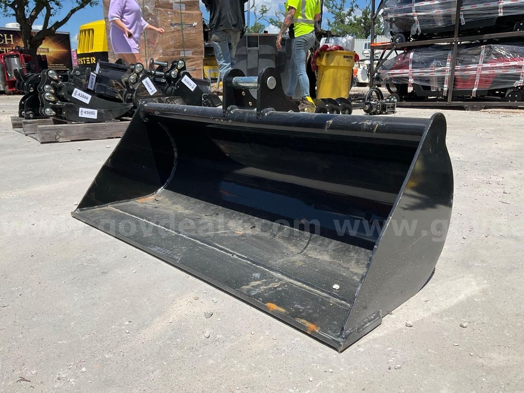 UNUSED MINI BUCKET ATTACHMENT FOR MINI EXCAVATOR, APPROX 32in