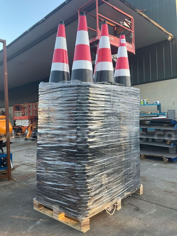 UNUSED REFLECTIVE SAFETY TRAFFIC CONES, APPROX 250PCS, APPROX 27in T EACH