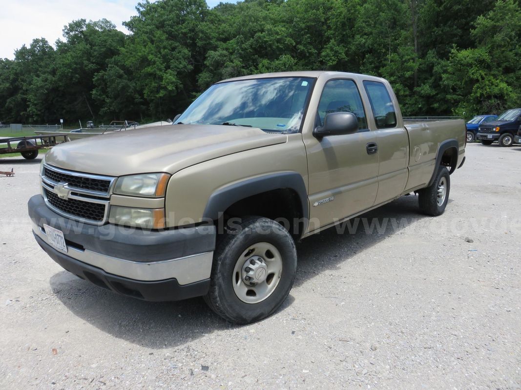 2006 Chevrolet Silverado 2500HD 2500HD EXTENDED CAB PICKUP 4-DR, 6.0L V8 OHV 16V.