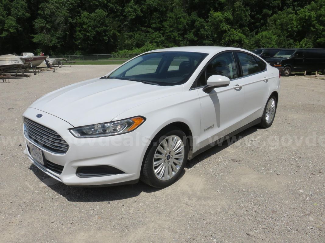 2016 Ford Fusion Hybrid SEDAN 4-DR, 2.0L L4 DOHC 16V HYBRID.