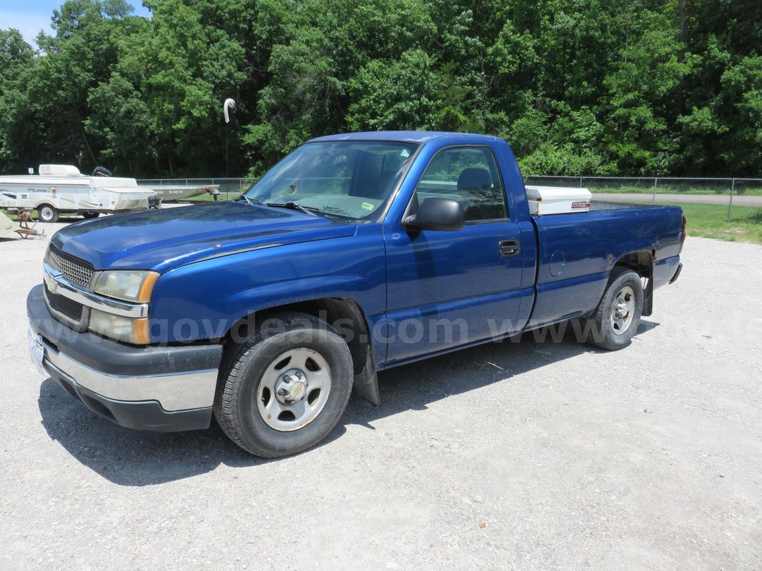 2004 Chevrolet Silverado 1500 REGULAR CAB PICKUP 2-DR, 5.3L V8 OHV 16V FFV.