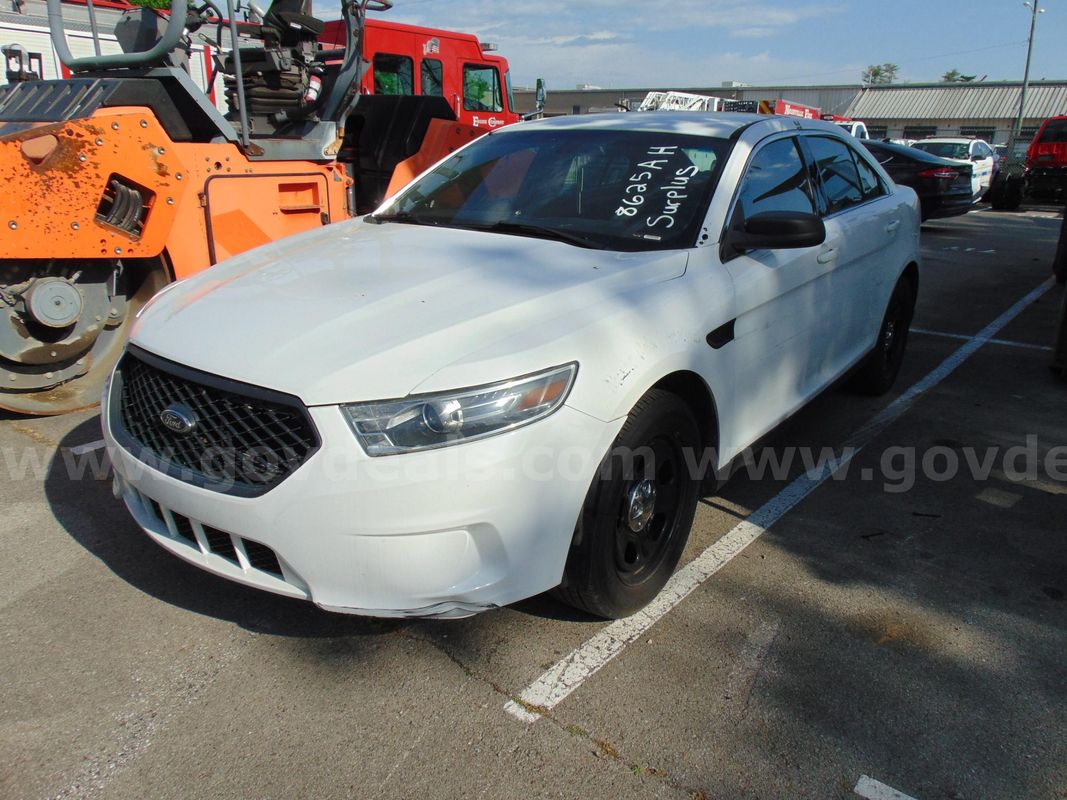 2018 Ford Taurus 4 Dr Sedan - Surplus Lot