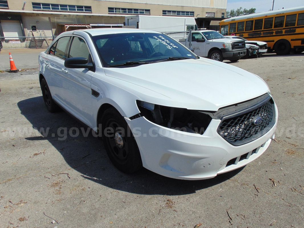 2017 Ford Taurus 4 Dr Sedan - Surplus Lot