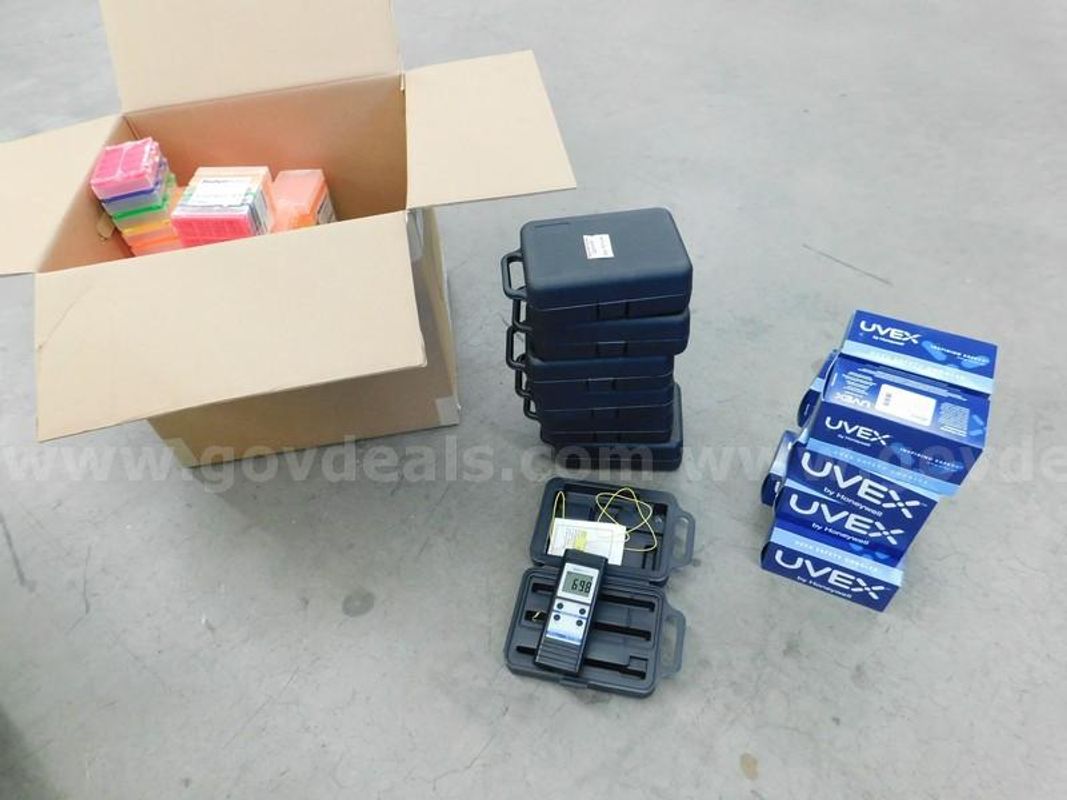 Lot of Lab Equipment - B6