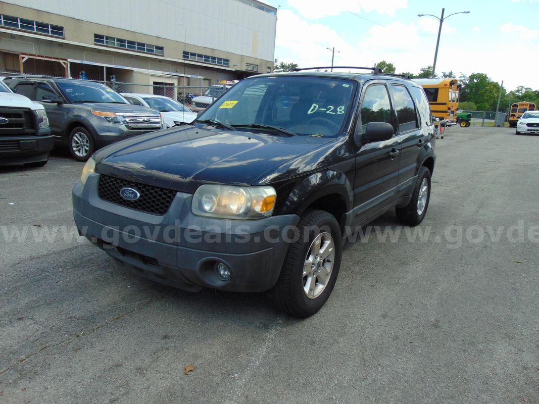 2005 Ford Escape 2 WD SUV - Surplus Lot