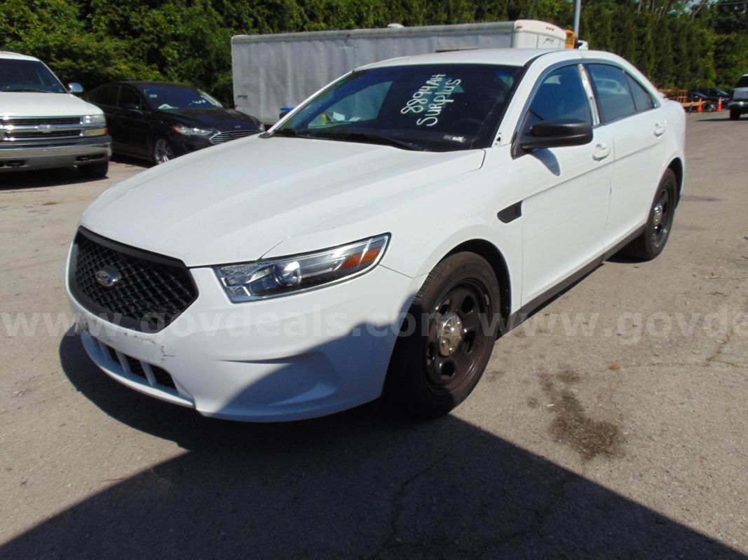 2018 Ford Taurus 4 Dr Sedan - Surplus Lot