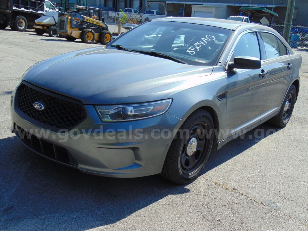 2017 Ford Taurus Sedan - Surplus Lot