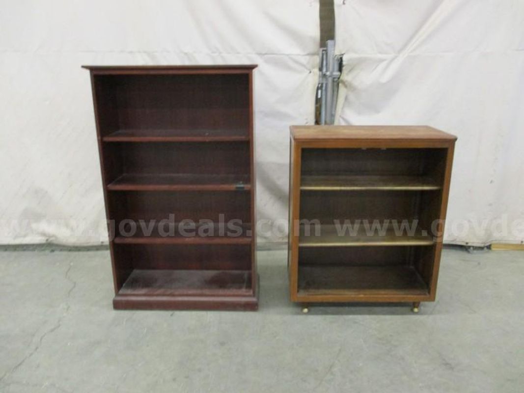 2 Bookshelves - B8