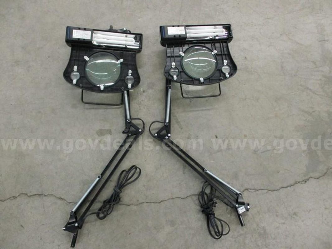 2 Magnifying Lights - B1
