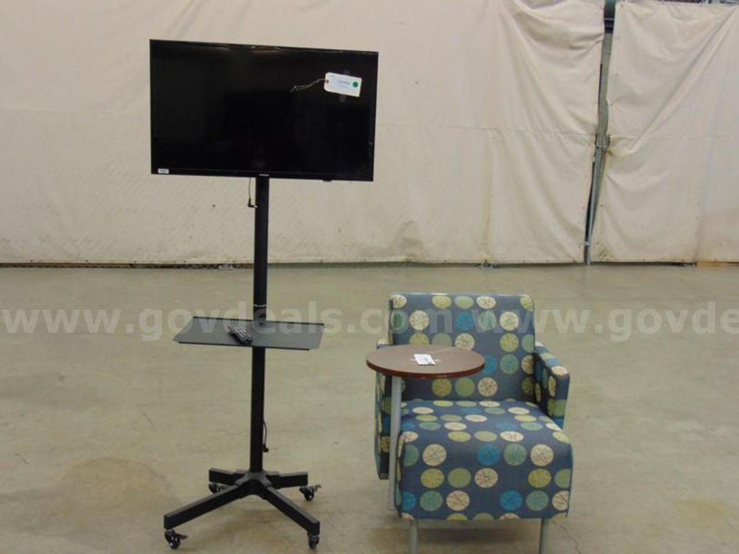 32" TV on Stand & Chair - C2