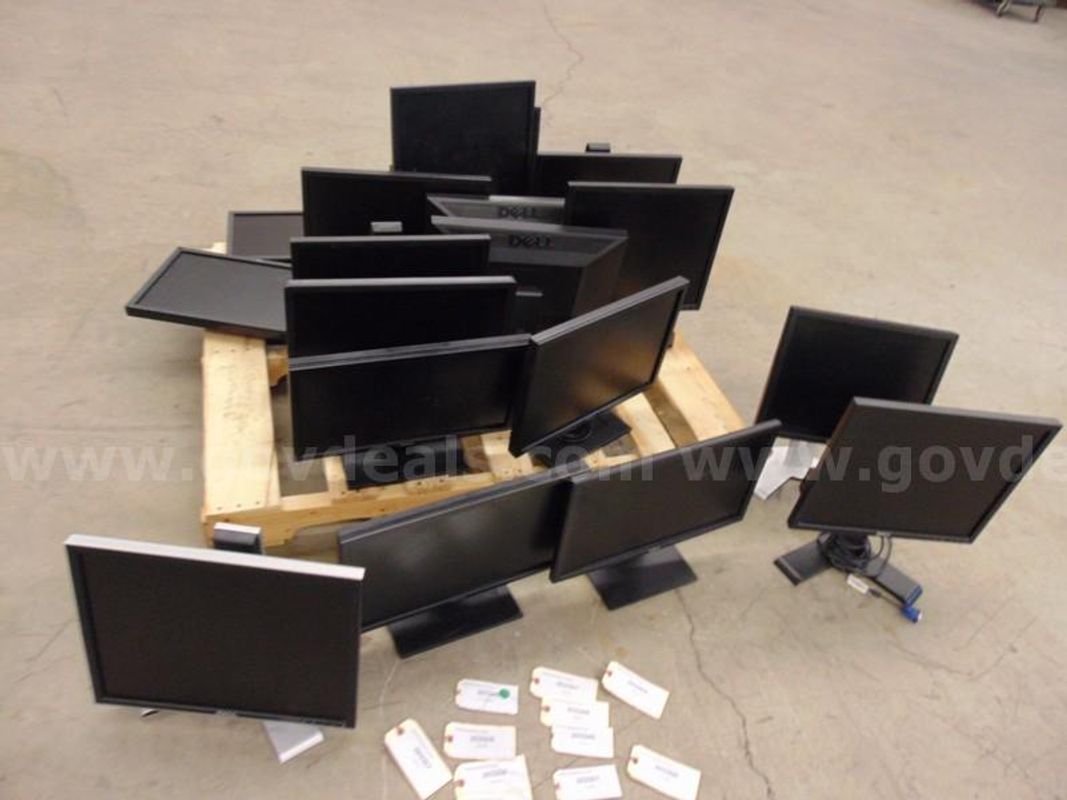 Lot of Monitors - B8