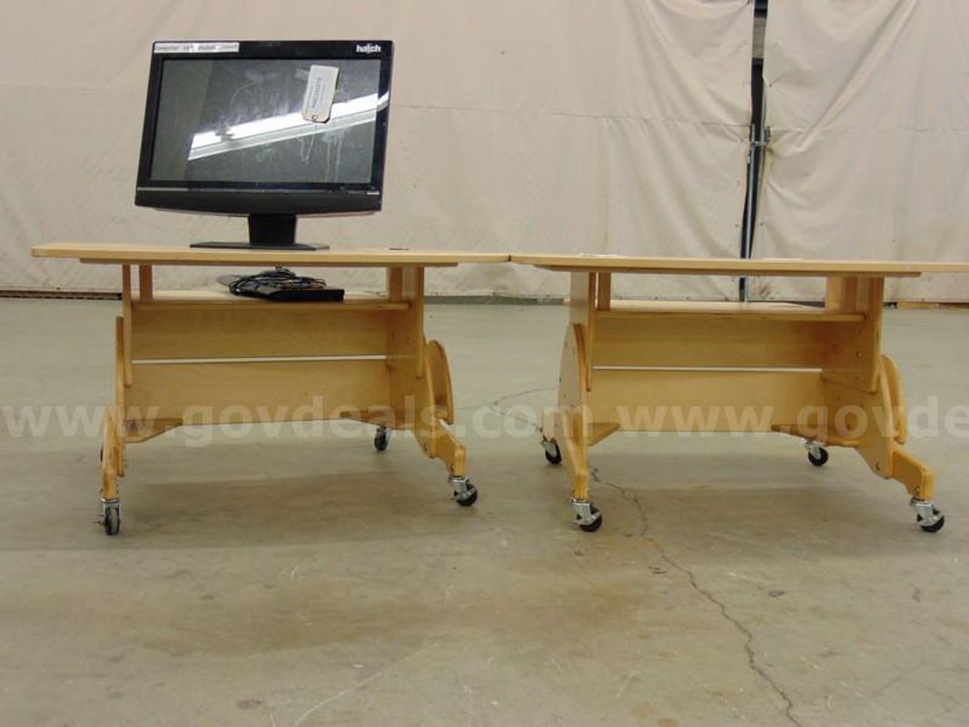 Hatch Computer & 2 Desks - C5