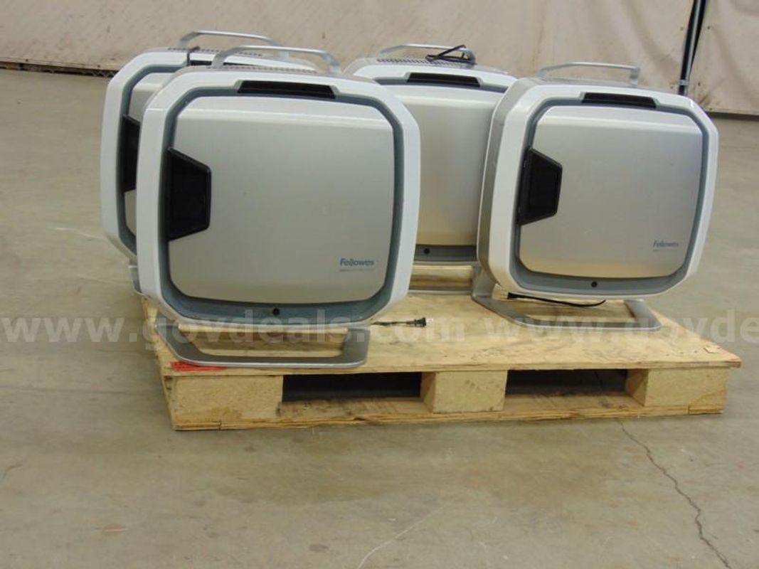 4 Fellowes Humidifiers - B2