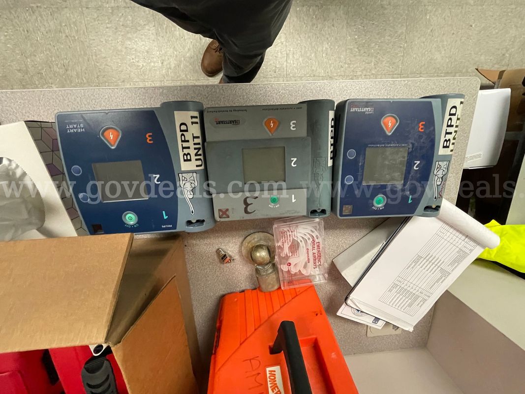 Lot of Six (6) Laerdal AED's, Eight (8) Batteries, Three (3) Cases, & Two (2) Sets of Oral Airways