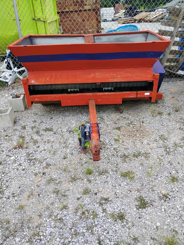 1999 Turfco Greens Sand Spreader