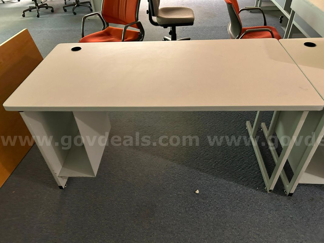 Student Desk w/cubby (ct.12) (ID#12429) (26-2020-3) 676