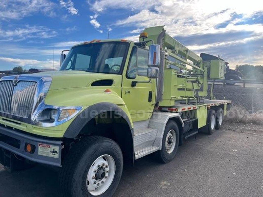 2005 International 7600 Bucket Truck (ID #12447) (Off-Site) (26-1513) 405