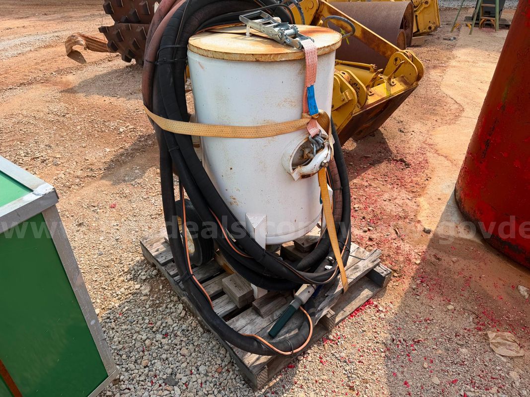 Portable Abrasive Blasting Pot / Sandblaster