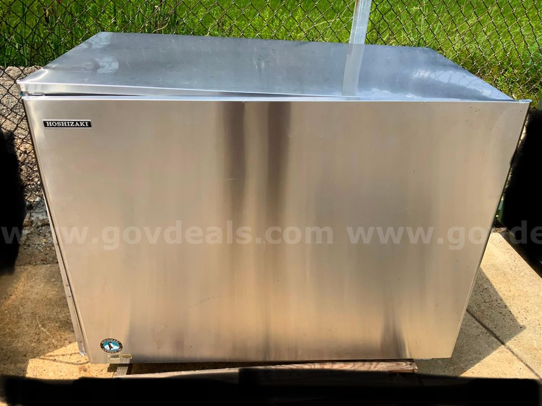 1 Hoshizaki Ice Maker.