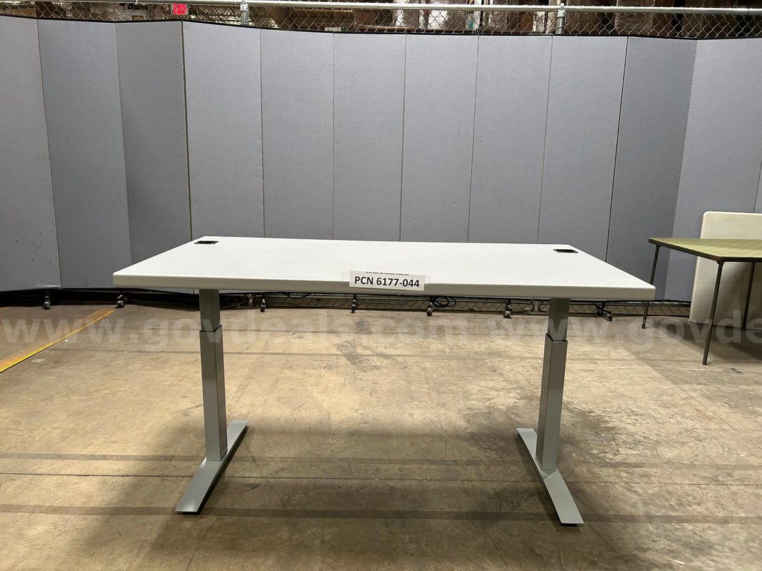 Table, Display, Adjustable, Wood-Top, Metal Frame/Legs (no power cord)
