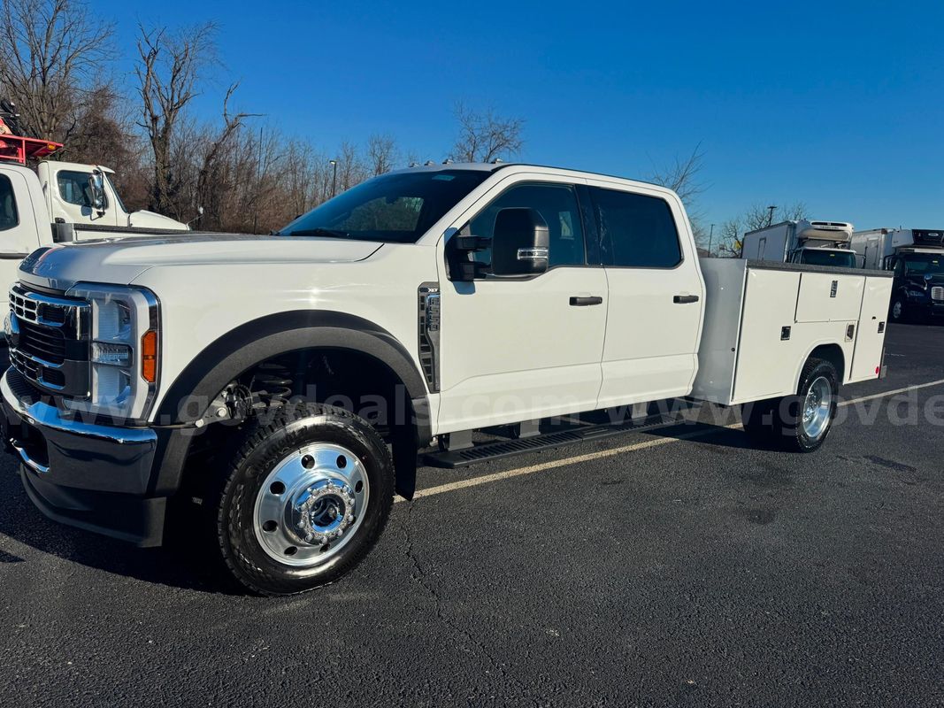 2024 Ford F550 XLT Crewcab 4x4 Service Body Truck