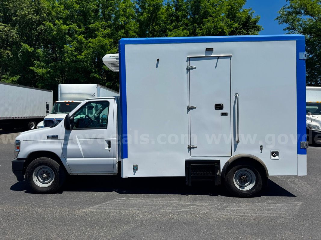2023 Ford E350 Insulated Reefer Truck