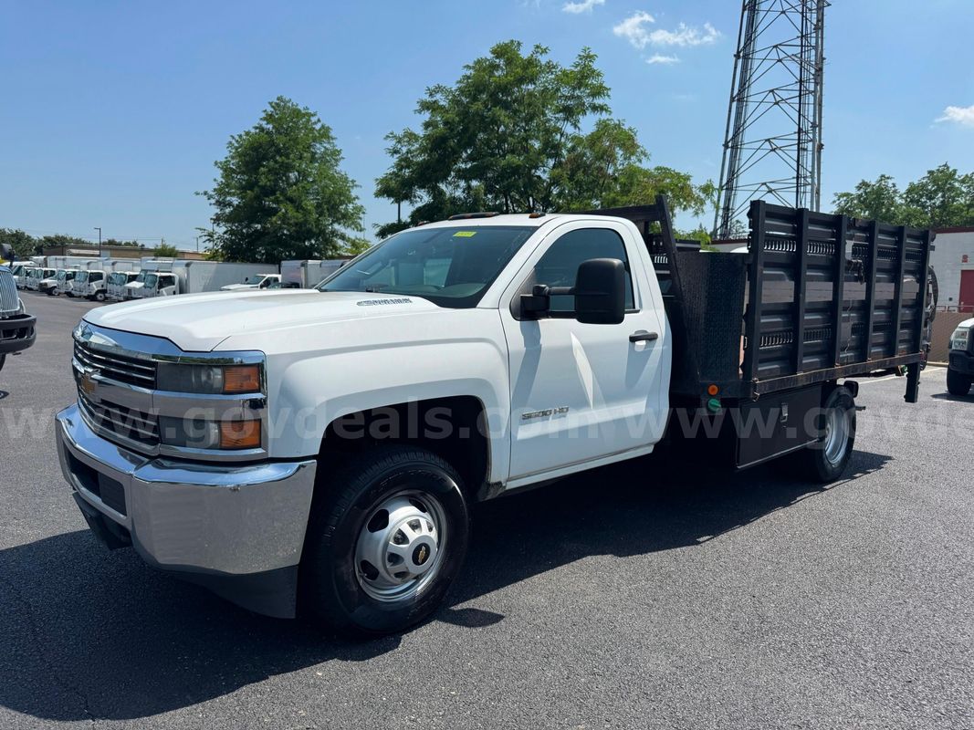 2015 Chevrolet Silverado 3500, Diesel, Drw Stakebody, Flatbed