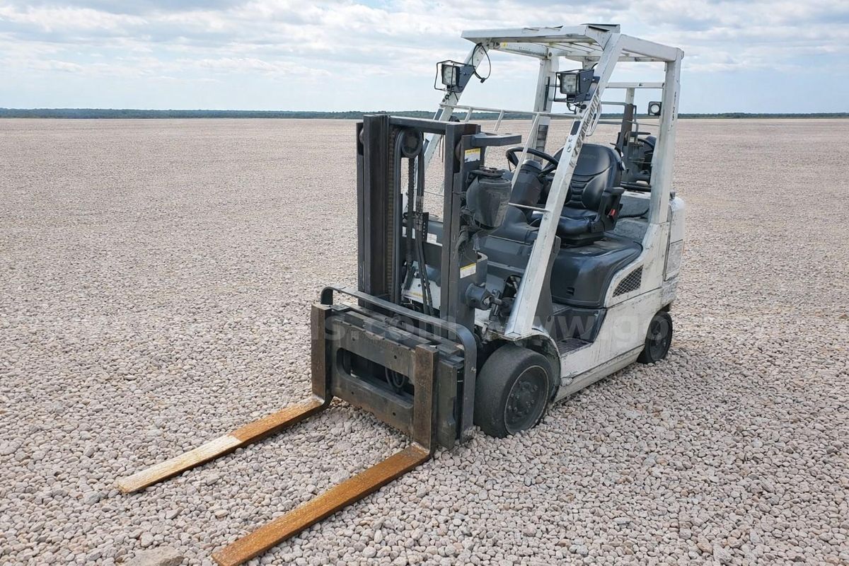2015 Nissan MCP1F2A20, Forklift starts, runs and moves