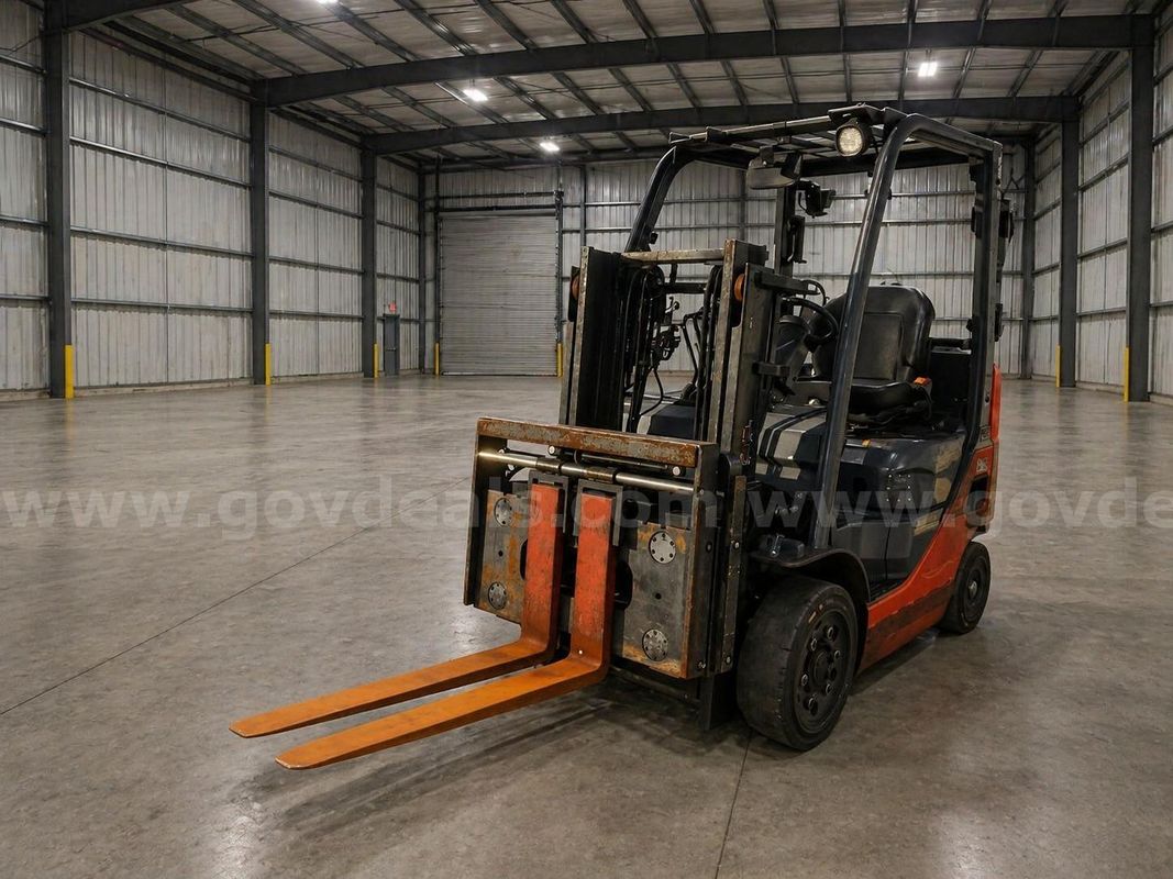 2015 , TOYOTA 8FGCU20  Forklift starts, runs and moves
