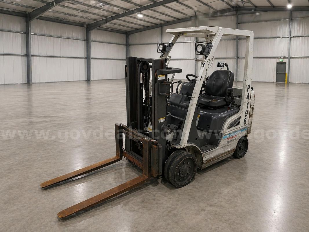2015 Nissan MCP1F2A20, Forklift starts, runs and moves