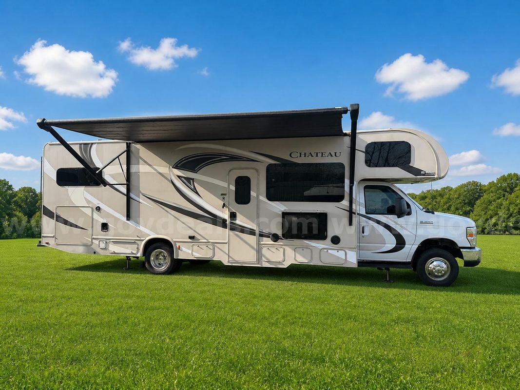 2017 Ford E450 THOR CHATEAU - RV Original 12k Miles Built year 2018