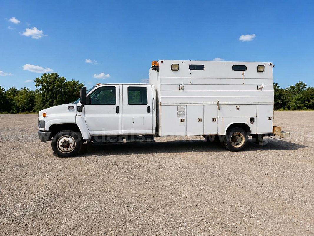 2008 GMC C5500 4Dr Crew Cab Enclosed Service truck/ Mechanic Truck