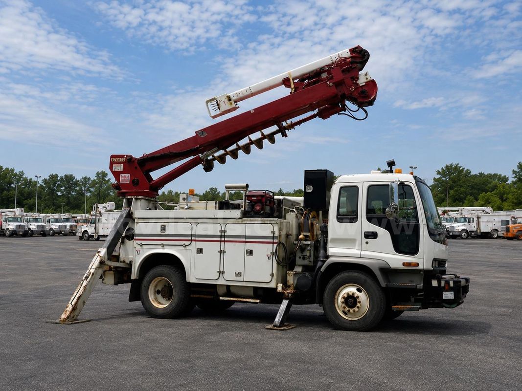 2005 GMC T7500 With 4045 Digger Derrick Rated at 21,460 LBS 45 ft. 45 sheave height, Three-Section
