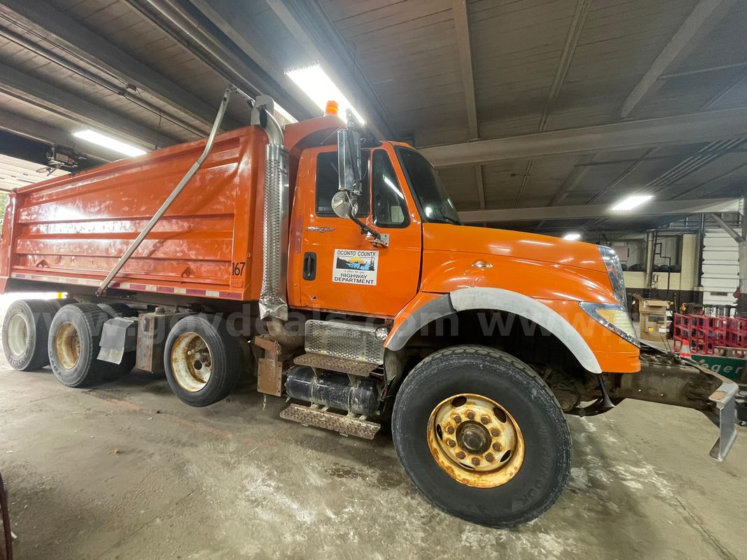 2004 International 7600
