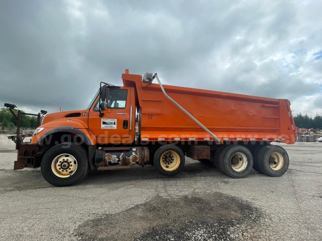 2004 International 7600