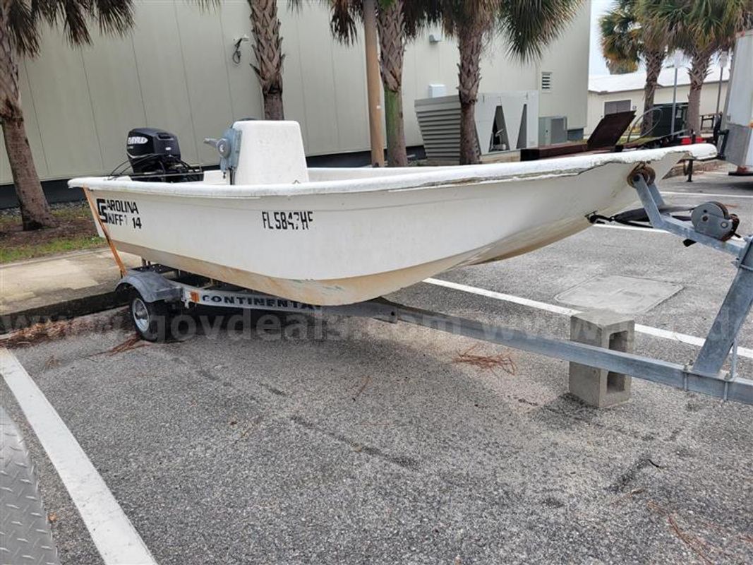 2009 Carolina Skiff 14' w/Trailer, Evinrude Gas Outboard Motor