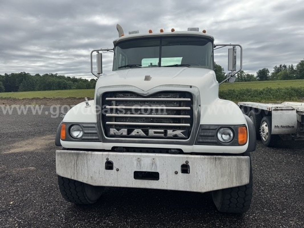 2005 Mack CV513