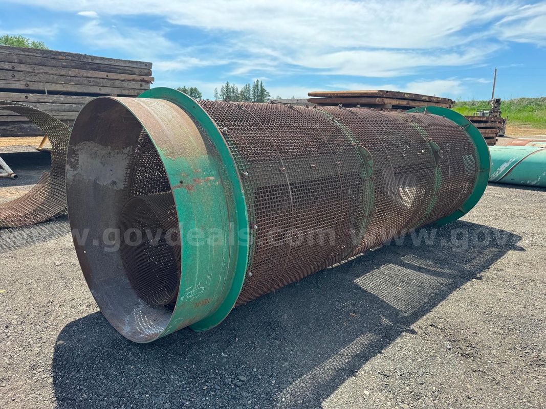 Mccloskey Trommel drum with many screens