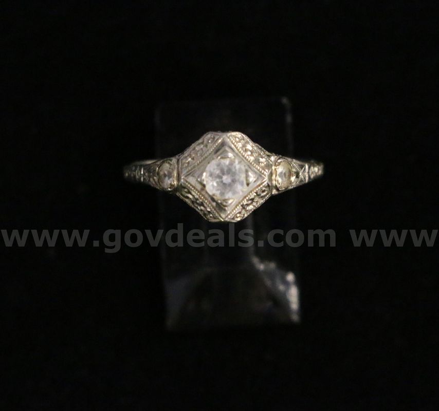 18K White Gold Antique Setting Ring With Clear Stones, 3.0 Grams