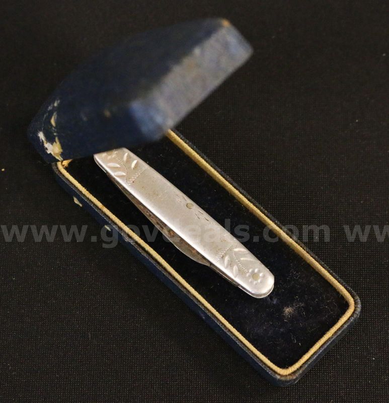 12 Assorted Brand Name Pocket Knives