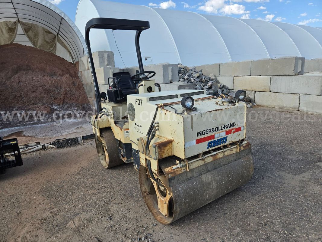 Ingersoll-Rand DD-32 Double Drum Vibratory Asphalt Roller – 1,214 Hours – Diesel