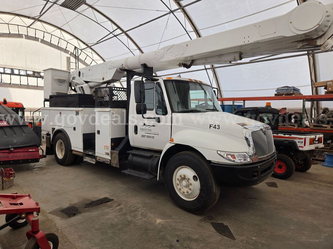 2002 International 4400 SBA Altec Aerial Bucket Truck – 86,785 Miles – Utility Body