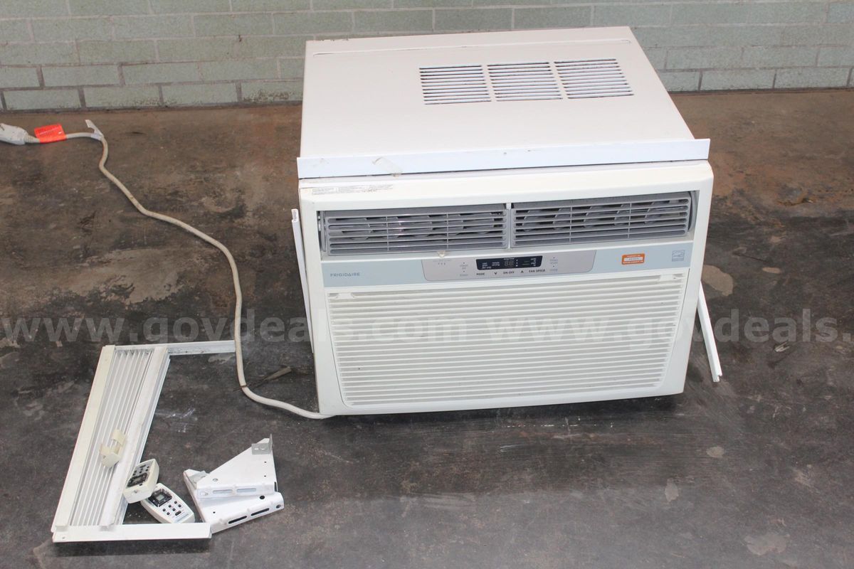 Frigidaire window mount air conditioner 25k BTU 220v