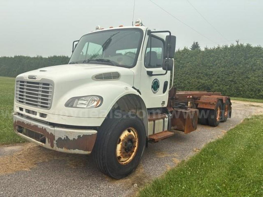 2012 Freightliner M2 106