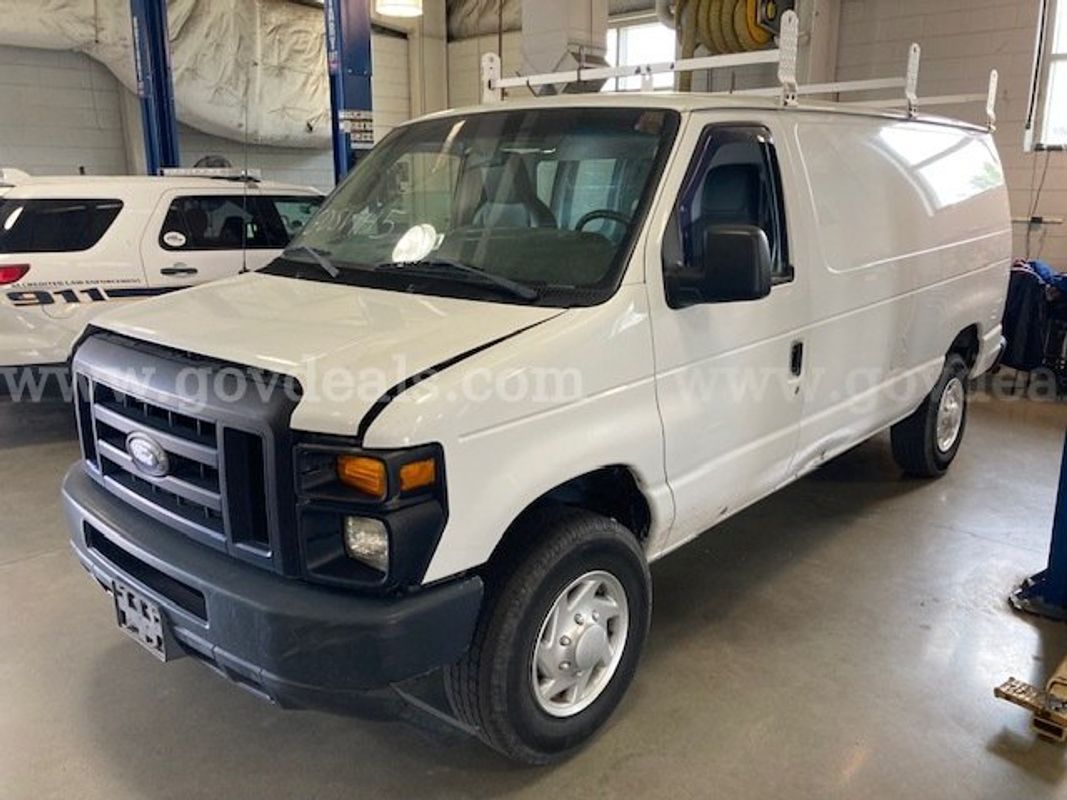 2009 Ford Econoline E350 with Rear Shelving