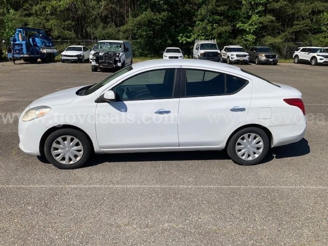 2012 Nissan Versa SV