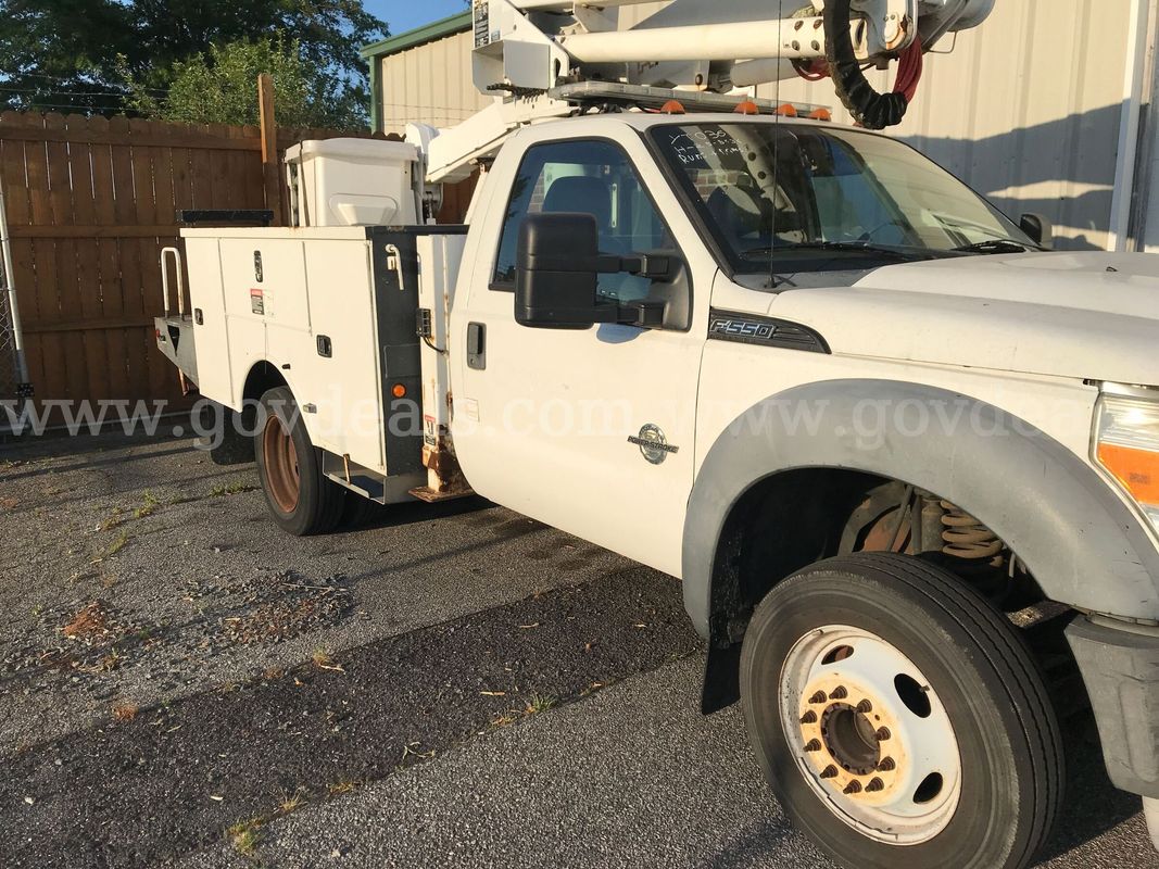 2011 Ford F-550 Bucket Truck 4X2